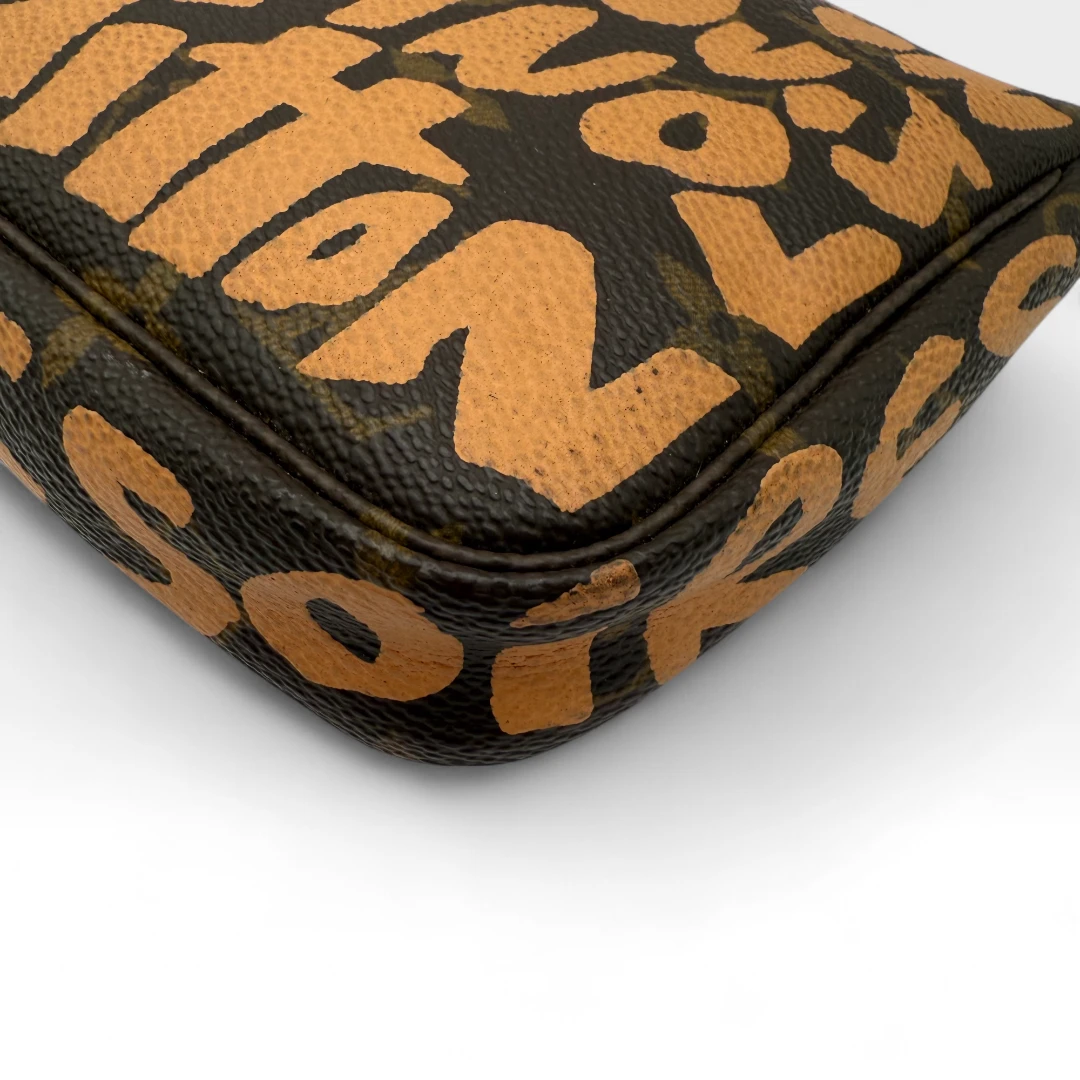 Louis Vuitton Pochette Accessoires Graffiti orange monogram braun