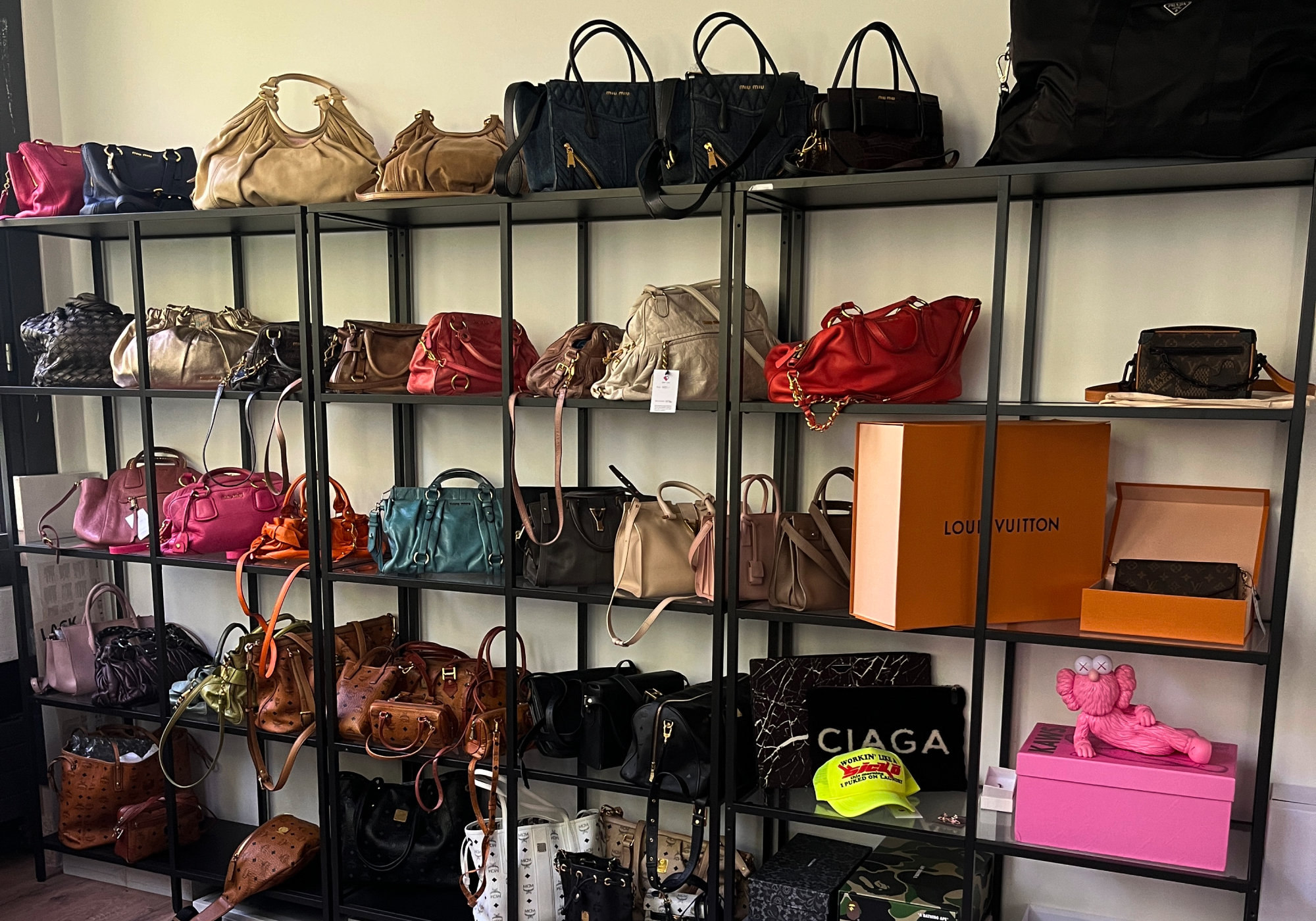 Showroom_Vintage_Designer_Bags_LV_GG_FF_MiuMiu