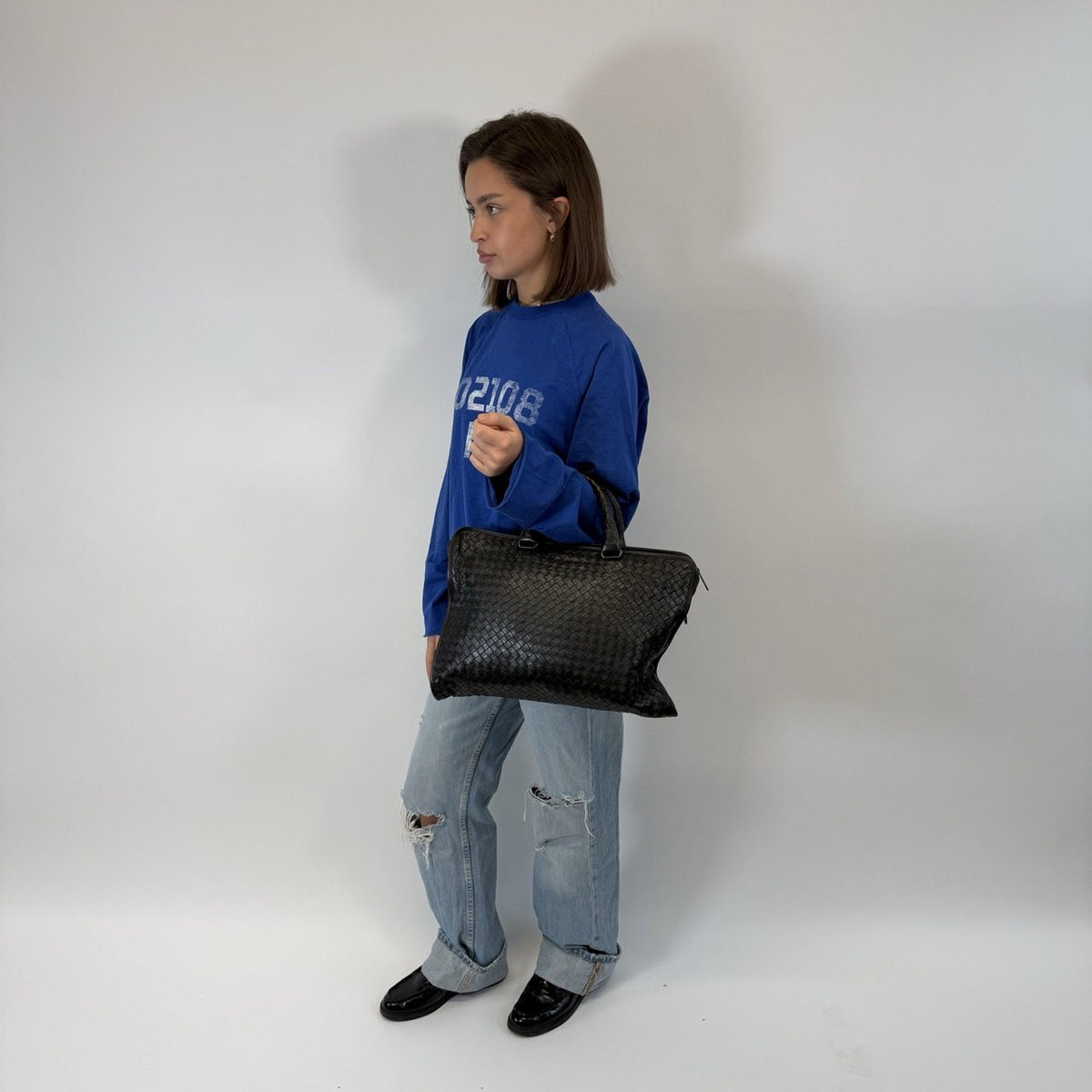 Bottega Veneta Laptoptasche Intrecciato aus Leder schwarz – getragen am Model