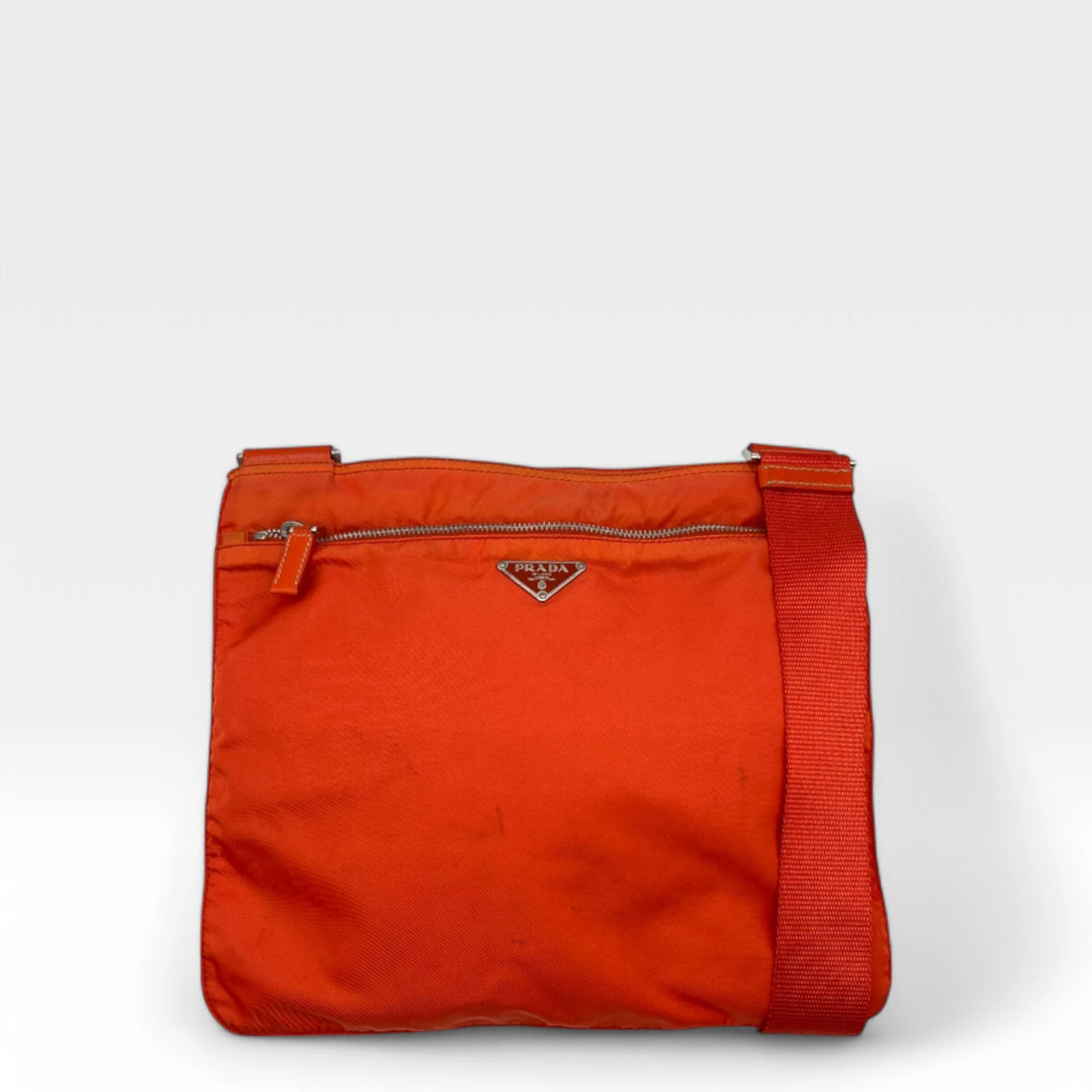 Prada Umhängetasche mit silbernen Zipper aus Nylon orange