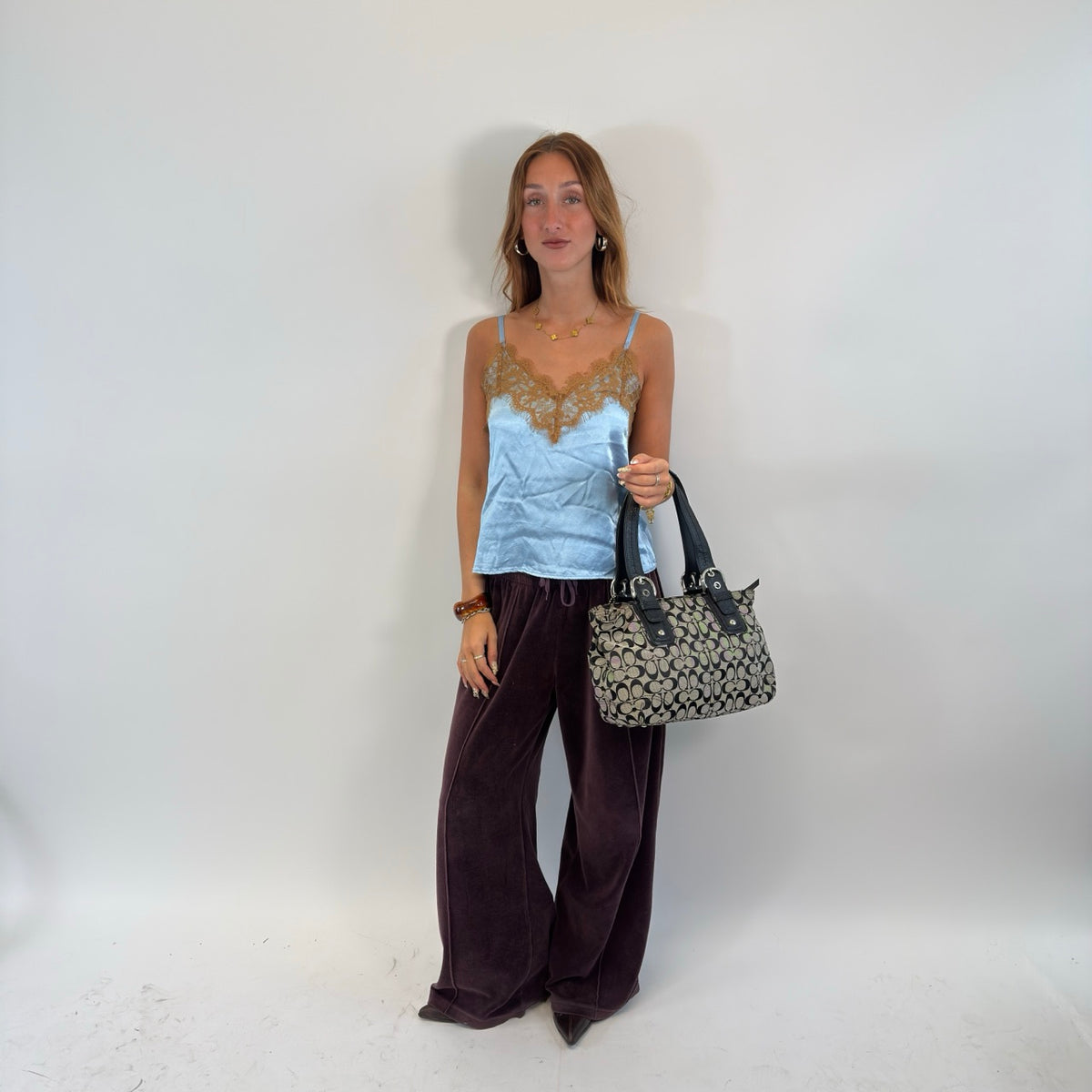 Coach Handtasche Tote bag Signature grau – getragen am Model