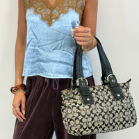 Coach Handtasche Tote bag Signature grau – getragen am Model