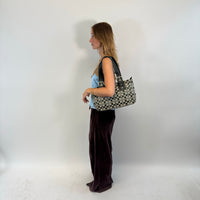 Coach Handtasche Tote bag Signature grau – getragen am Model