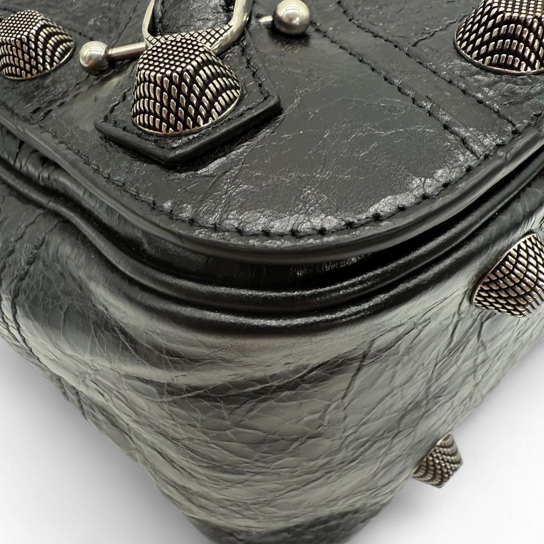 Messengertasche Le Cagole mit Piercings