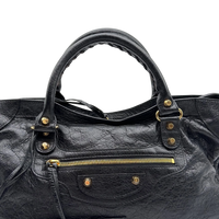 Balenciaga Schultertasche Classic City medium aus schwarzem Lammleder
