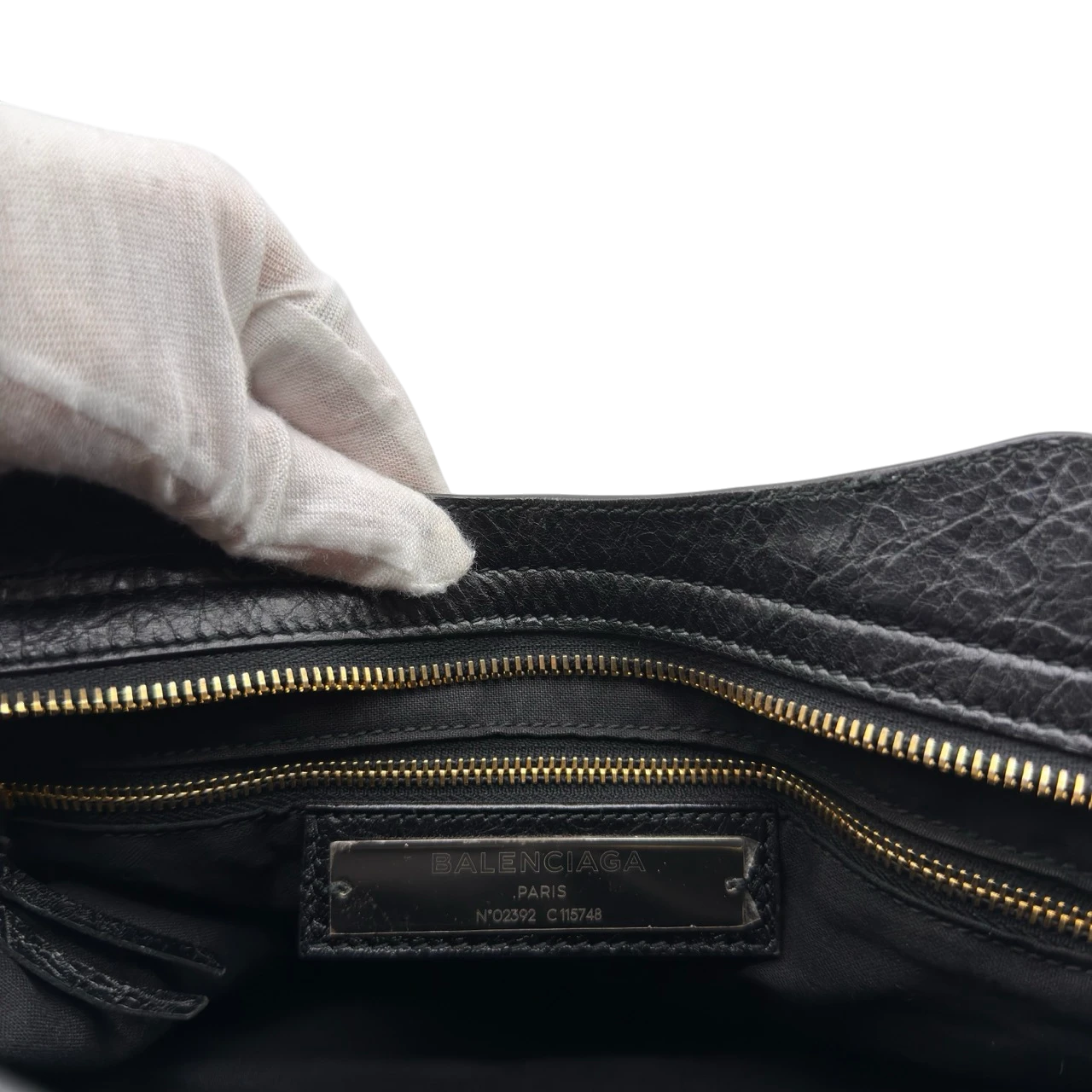 Balenciaga Schultertasche Classic City medium aus schwarzem Lammleder