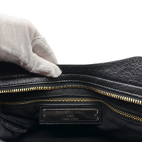 Balenciaga Schultertasche Classic City medium aus schwarzem Lammleder