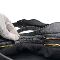 Balenciaga Schultertasche Classic City medium aus schwarzem Lammleder
