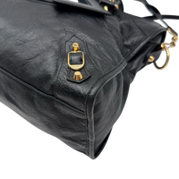 Balenciaga Schultertasche Classic City medium aus schwarzem Lammleder