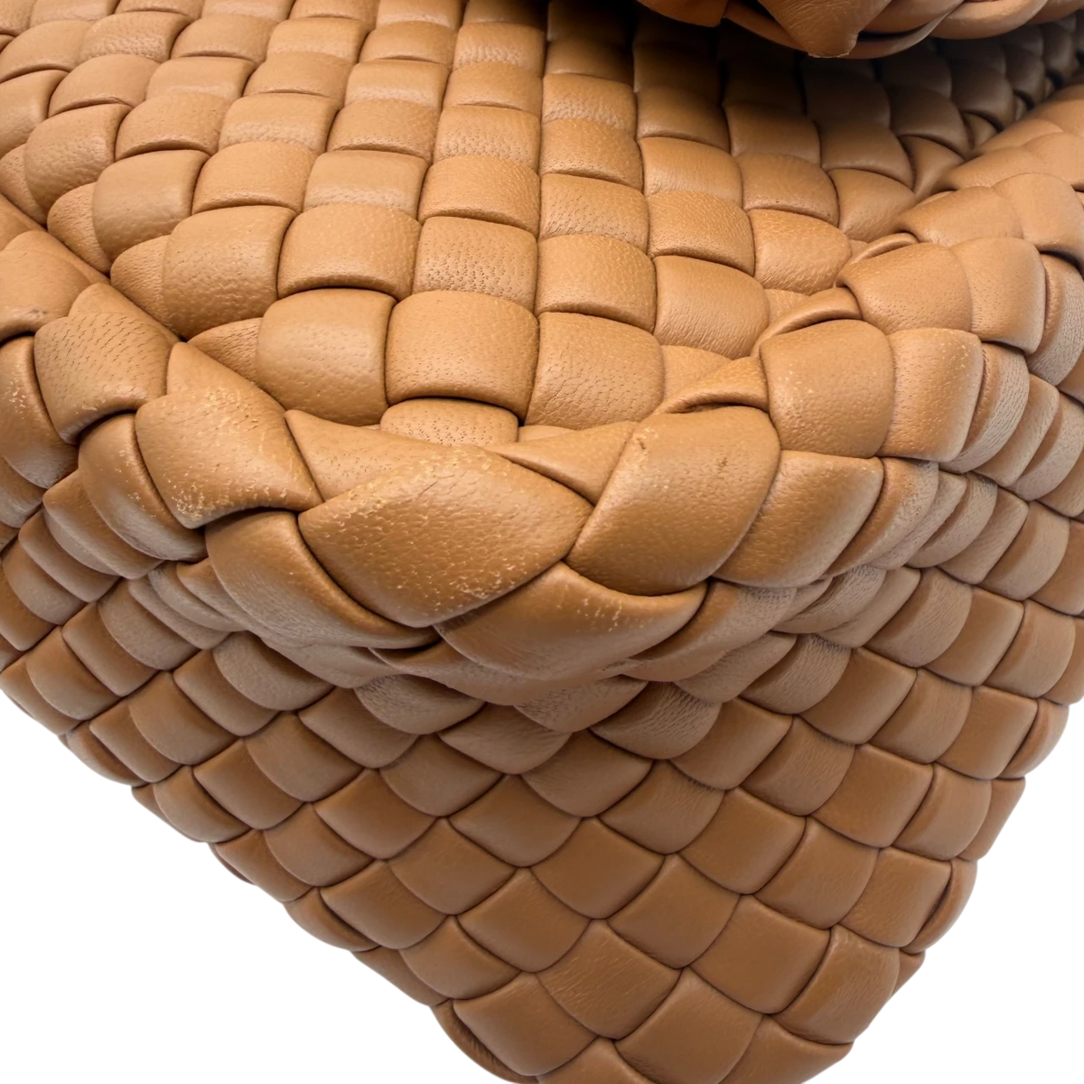 Bottega Veneta Schultertasche Cobble aus Intrecciato Leder beige – Ecken im Detail