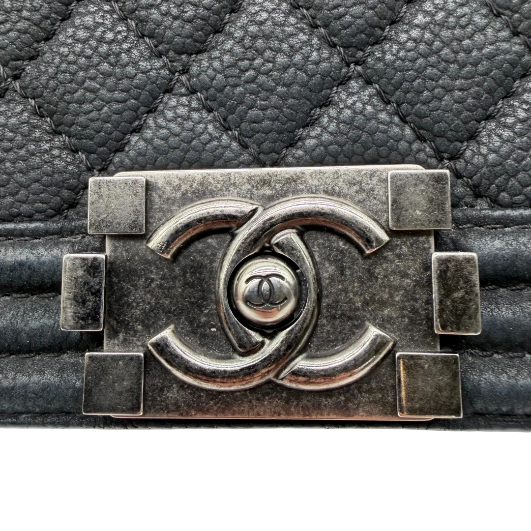 Chanel Handtasche Boy bag medium