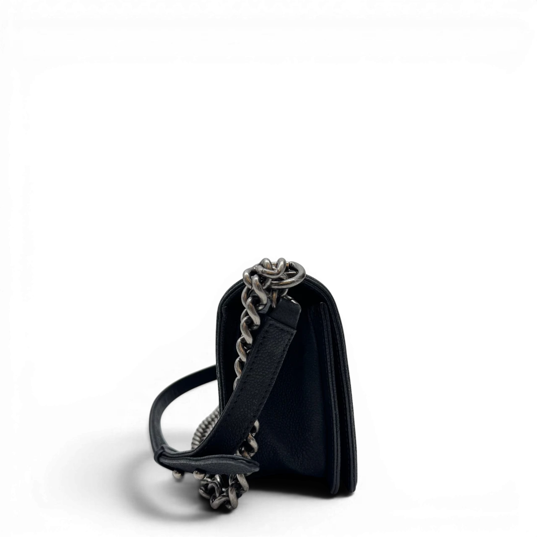 Chanel Handtasche Boy bag medium
