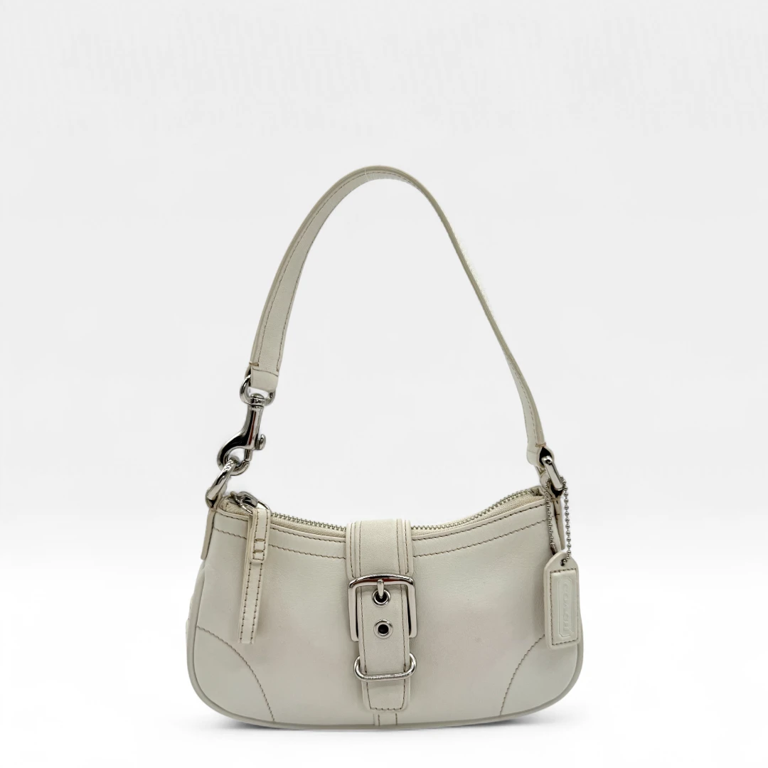 Pochette mit Schnalle