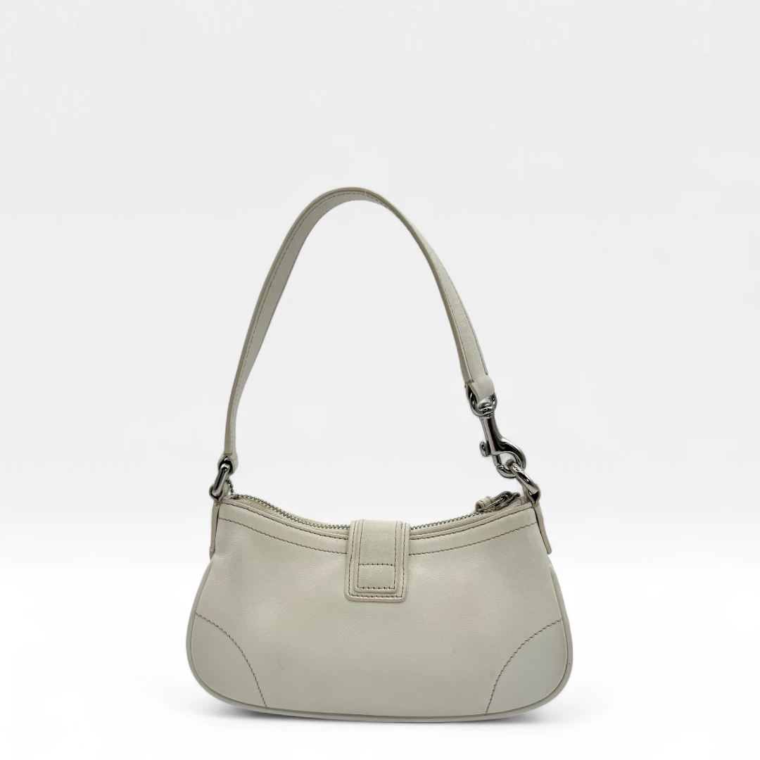 Pochette mit Schnalle