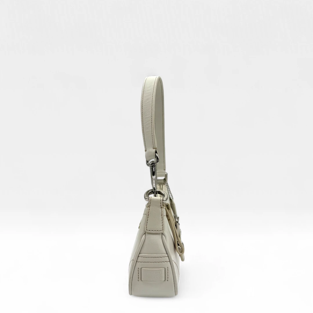 Pochette mit Schnalle