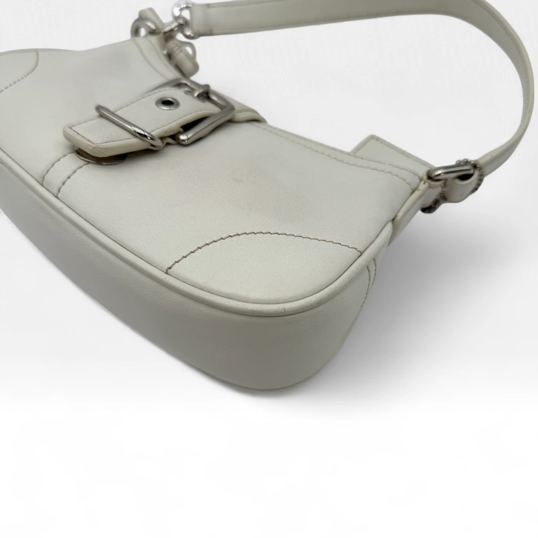 Pochette mit Schnalle