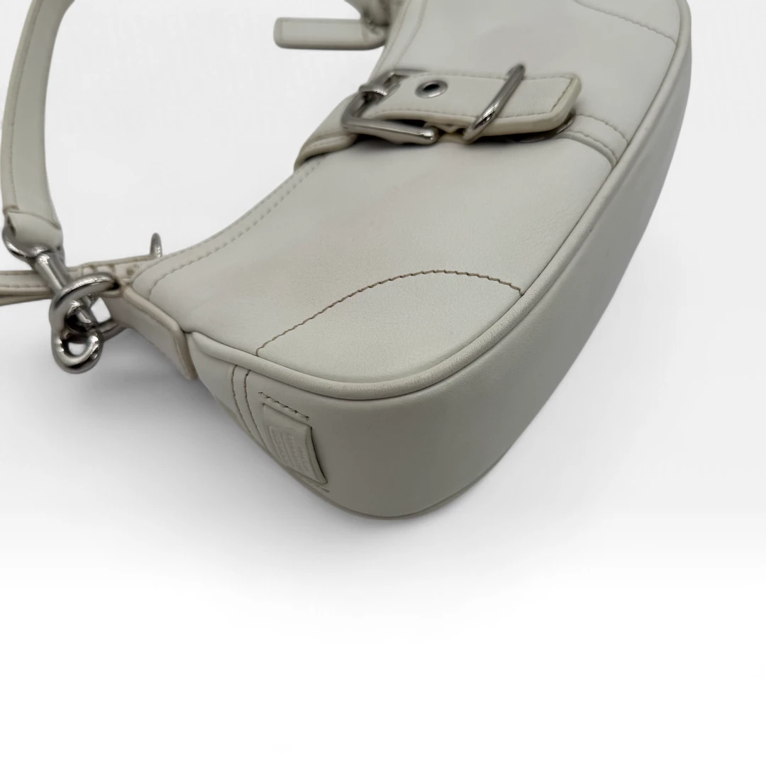 Pochette mit Schnalle