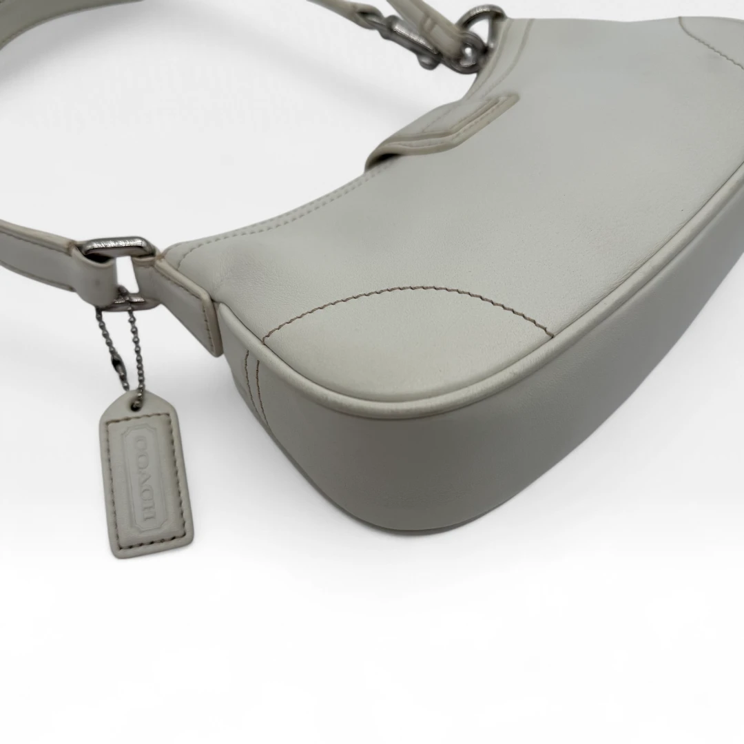 Pochette mit Schnalle