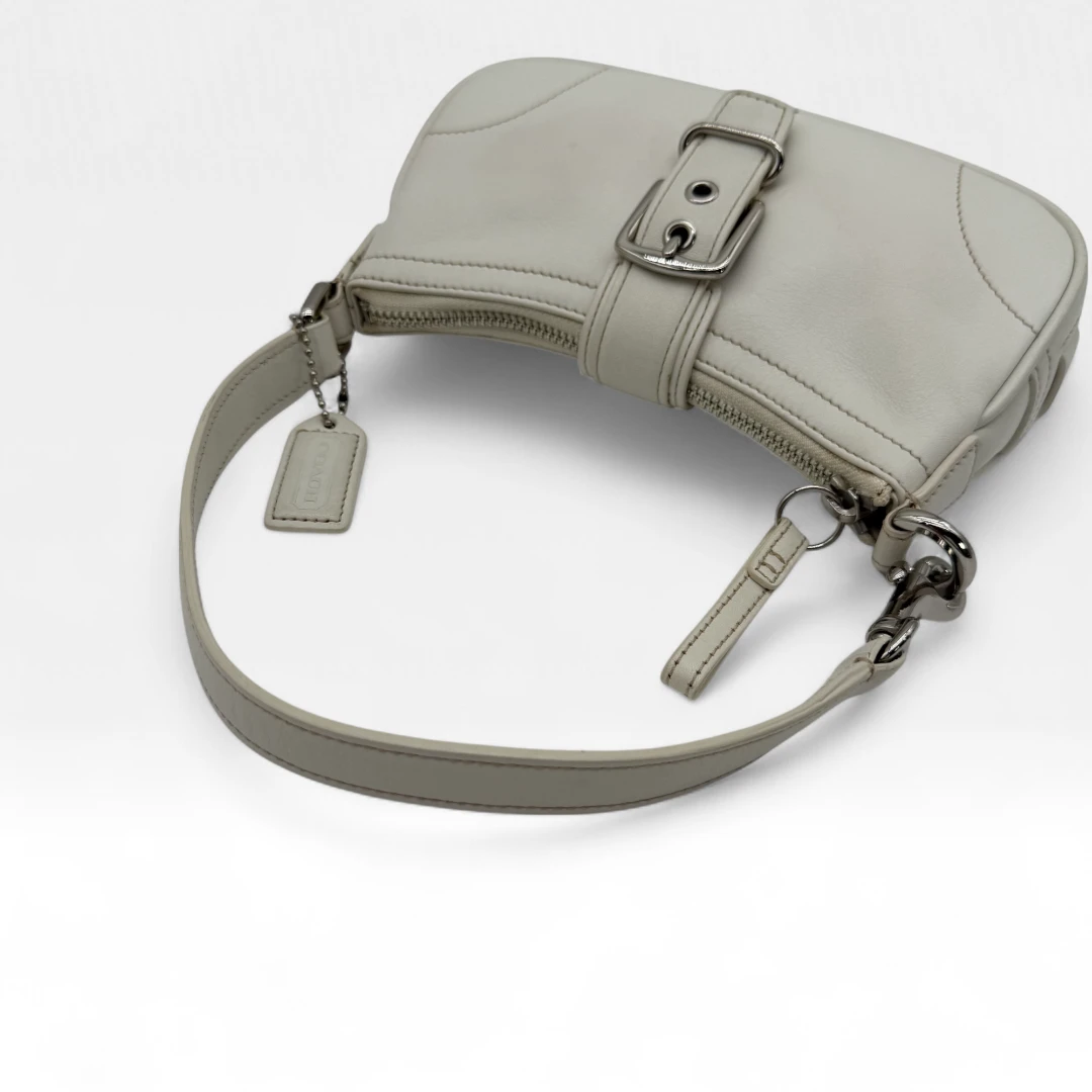 Pochette mit Schnalle