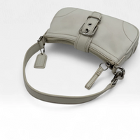 Pochette mit Schnalle