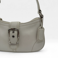 Pochette mit Schnalle