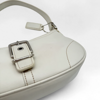Pochette mit Schnalle