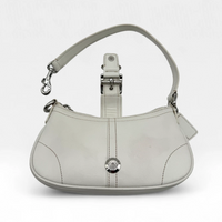 Pochette mit Schnalle