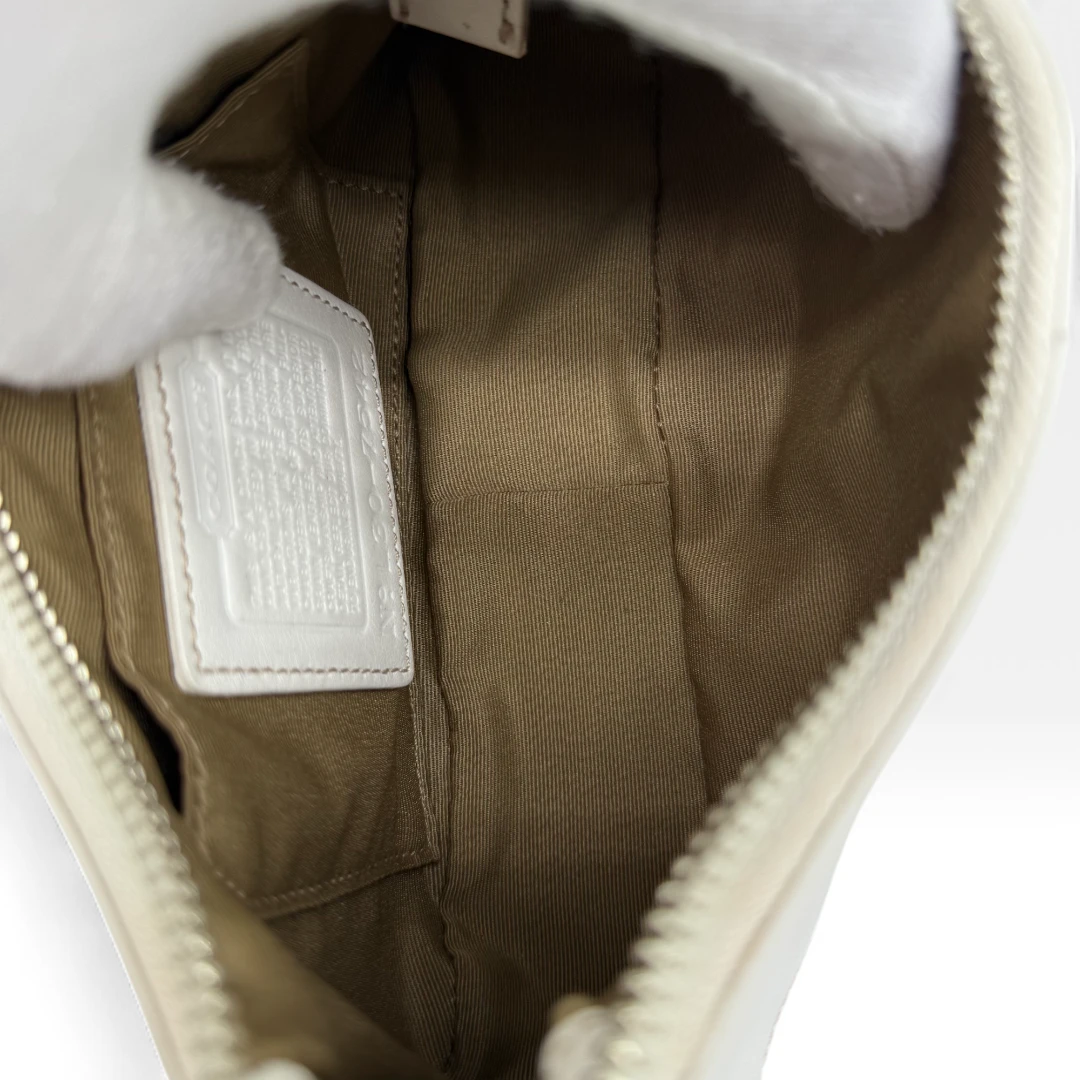 Pochette mit Schnalle