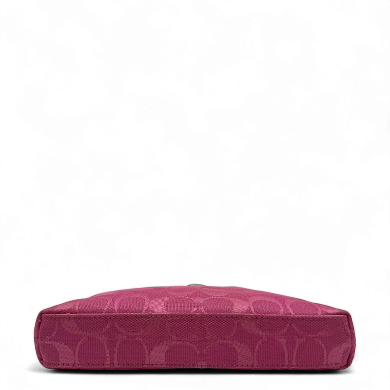 Coach Clutch Signature