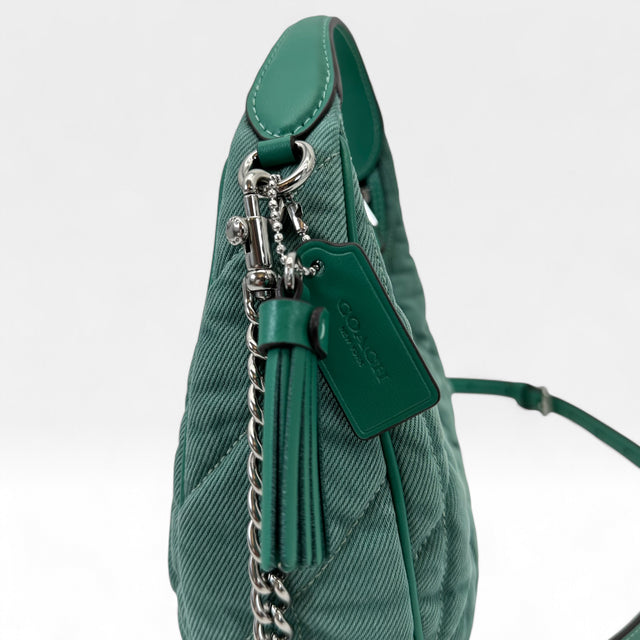 Handtasche Croissant Form