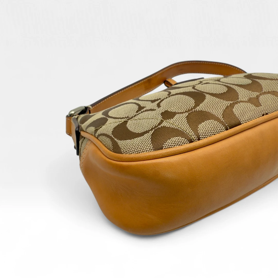 Coach Pochette Soho Signature