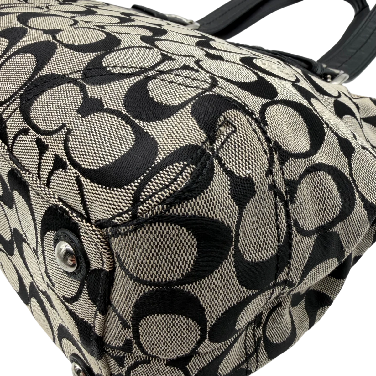 Coach Handtasche Tote bag Signature grau – Ecken im Detail