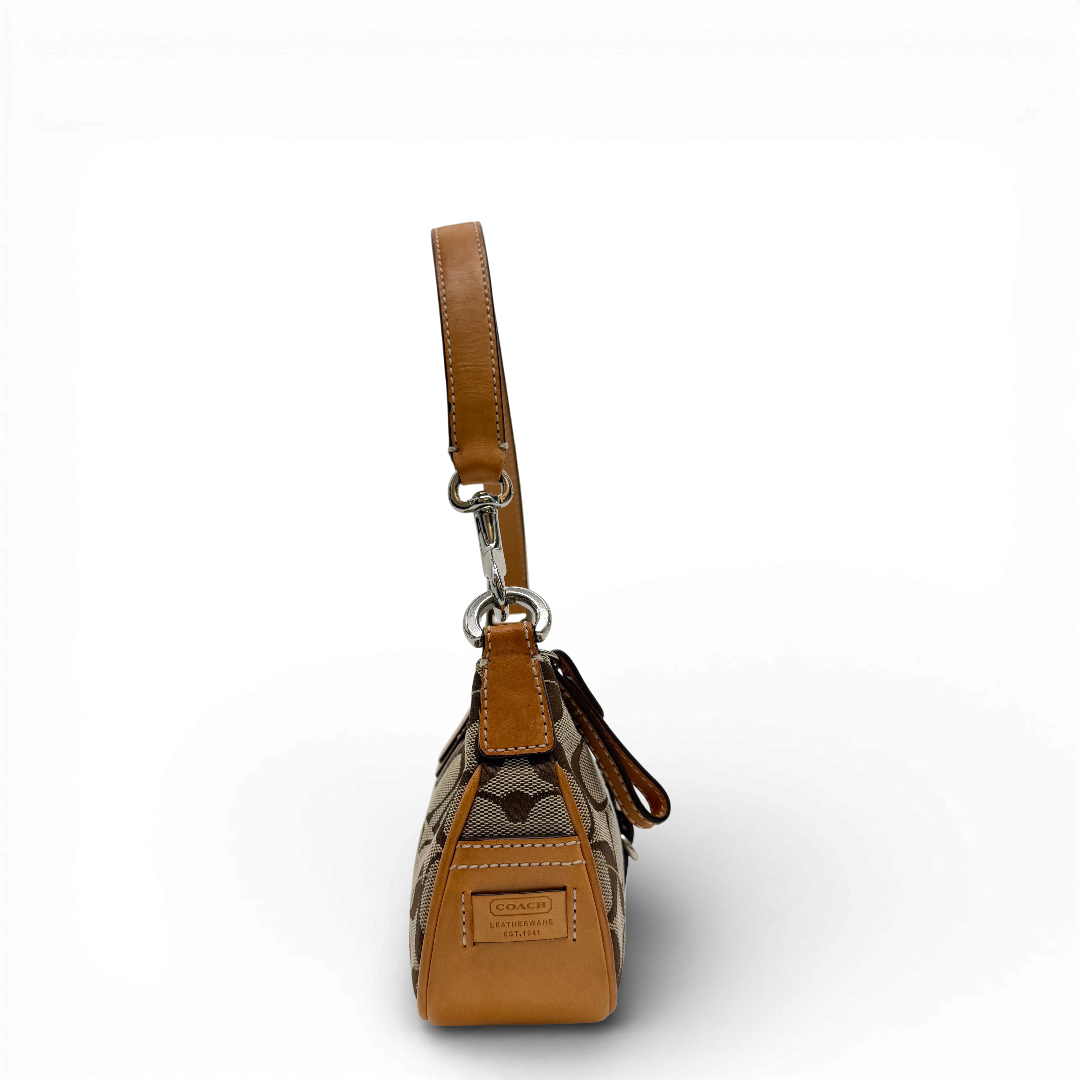 Pochette mit Schnalle Signature