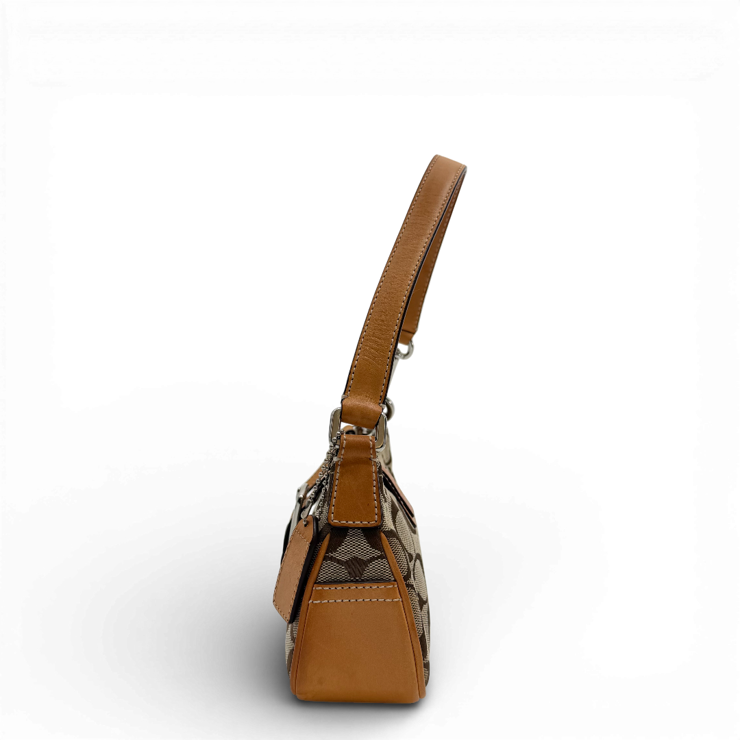 Pochette mit Schnalle Signature