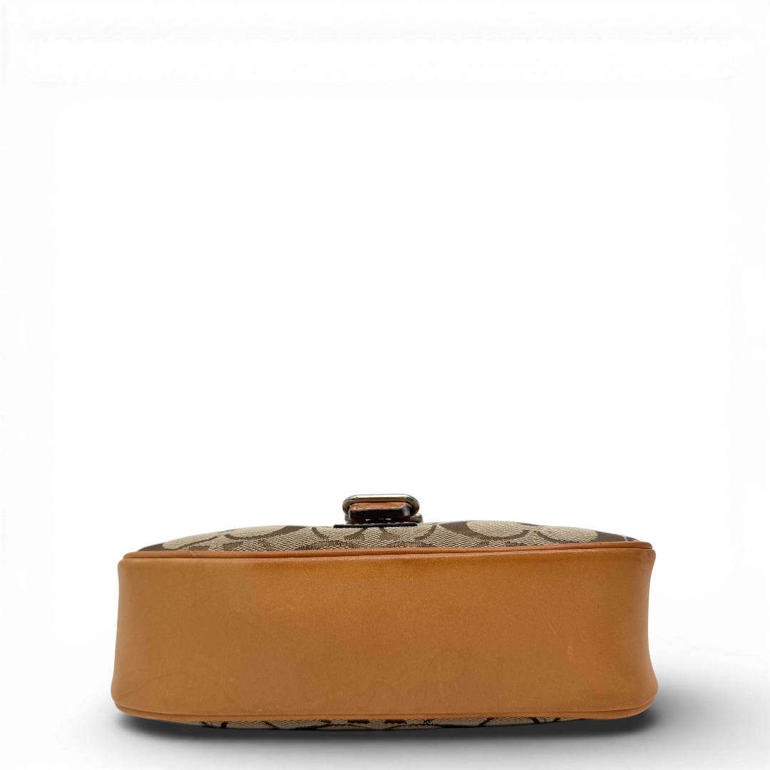 Pochette mit Schnalle Signature