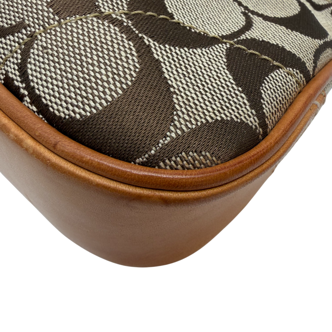 Pochette mit Schnalle Signature
