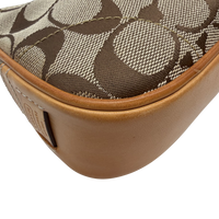Pochette mit Schnalle Signature