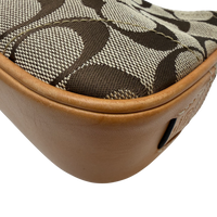 Pochette mit Schnalle Signature