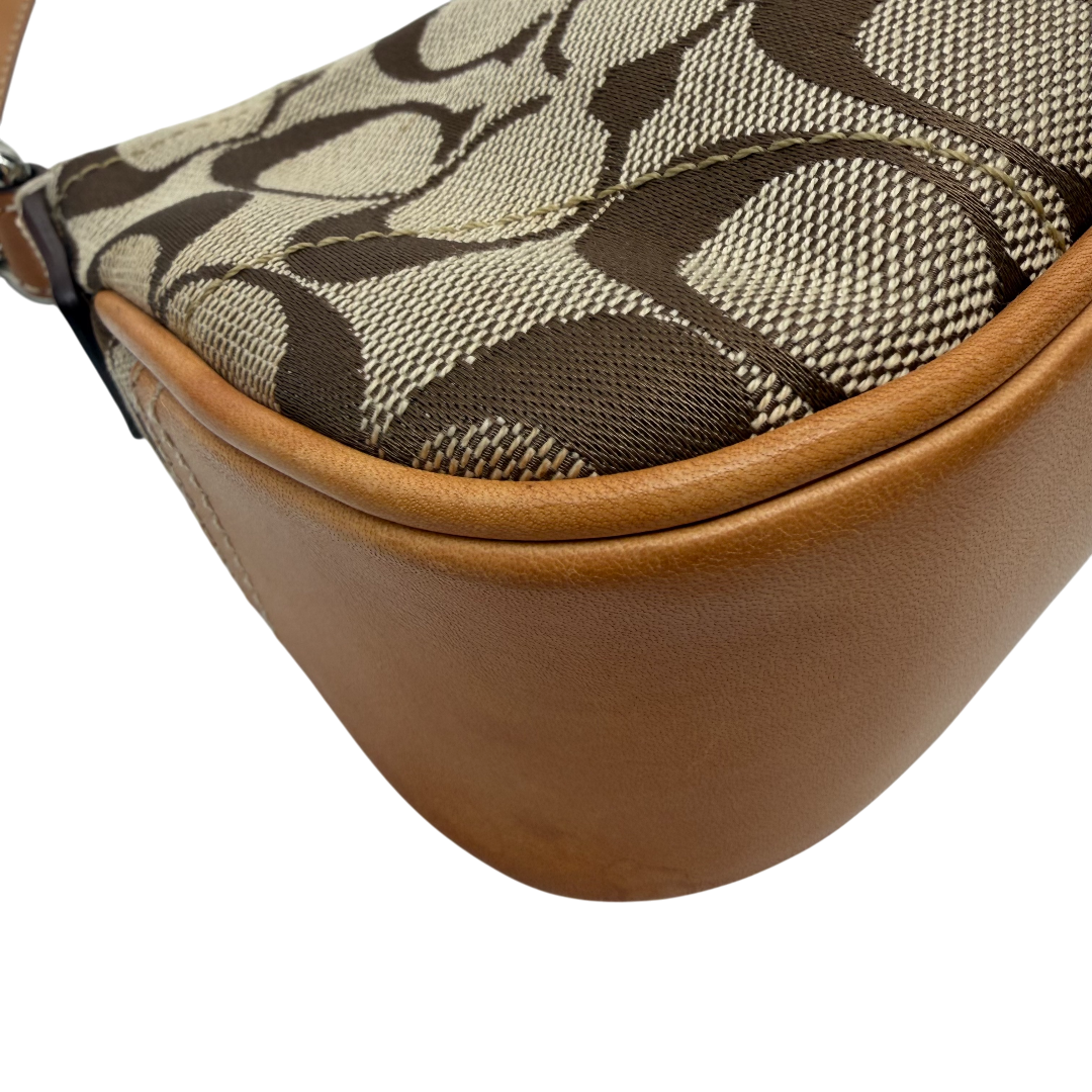 Pochette mit Schnalle Signature
