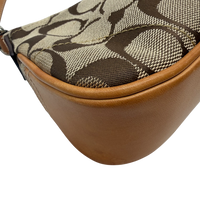 Pochette mit Schnalle Signature