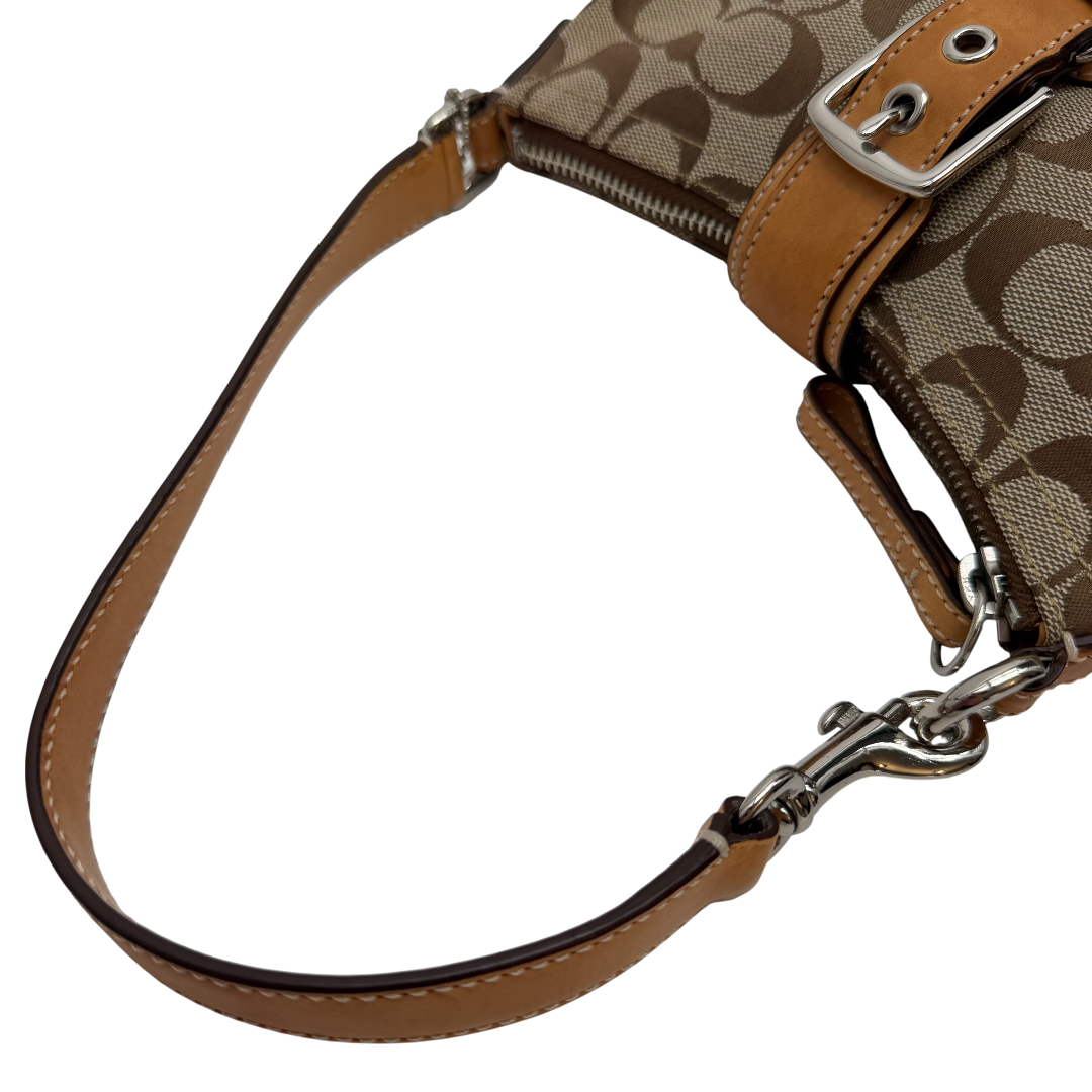 Pochette mit Schnalle Signature