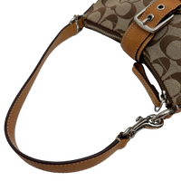 Pochette mit Schnalle Signature