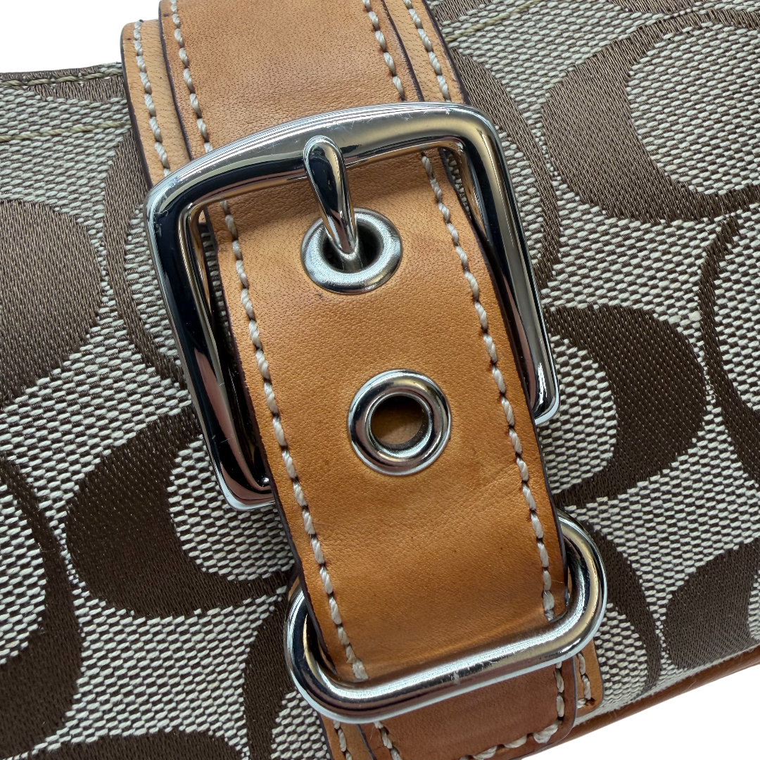 Pochette mit Schnalle Signature