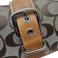 Pochette mit Schnalle Signature
