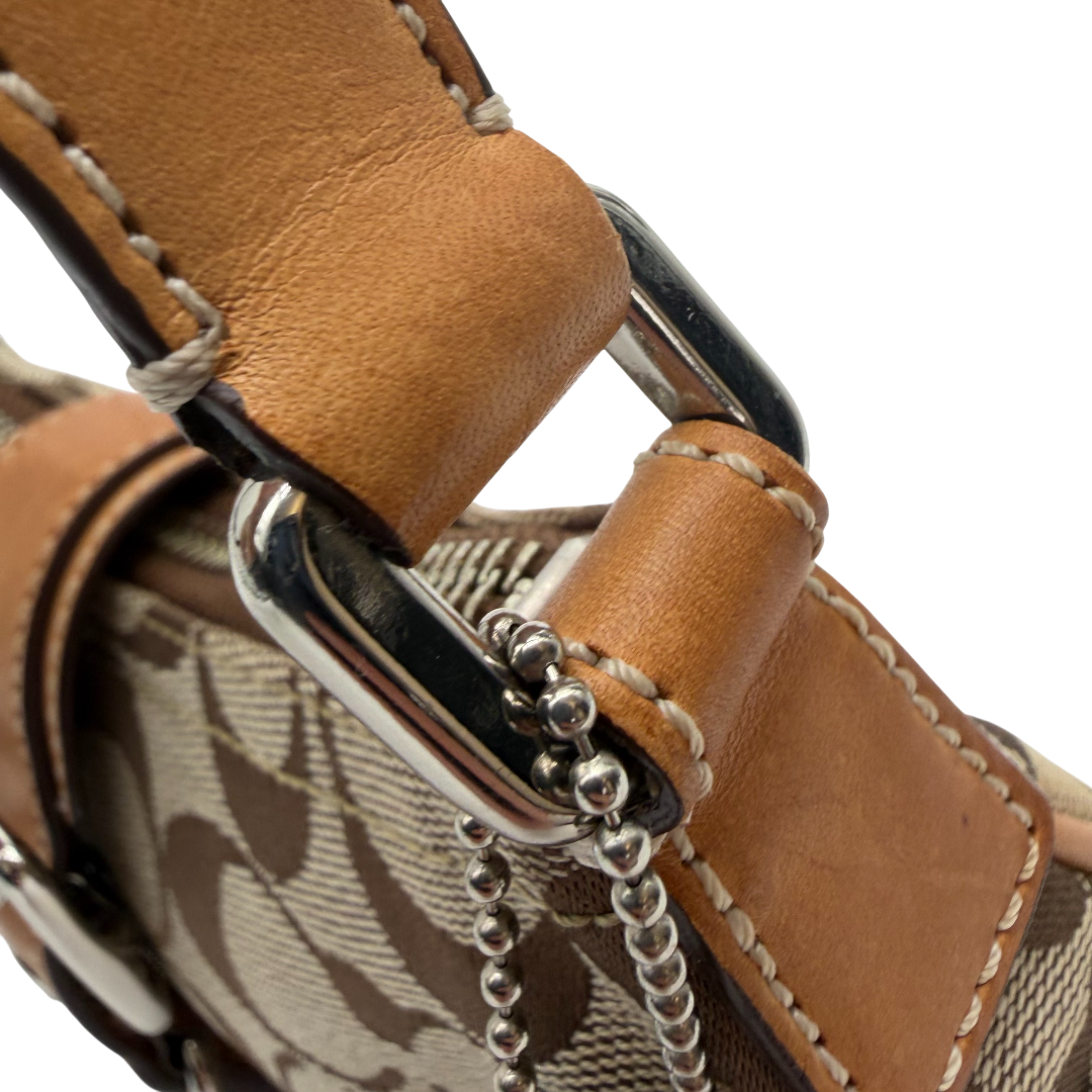 Pochette mit Schnalle Signature