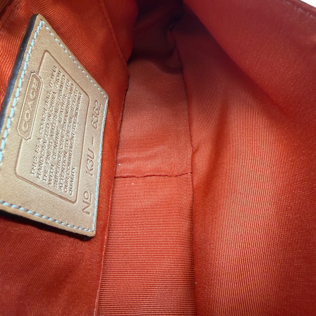 Pochette mit Schnalle Signature