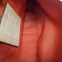 Pochette mit Schnalle Signature