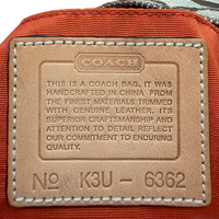 Pochette mit Schnalle Signature