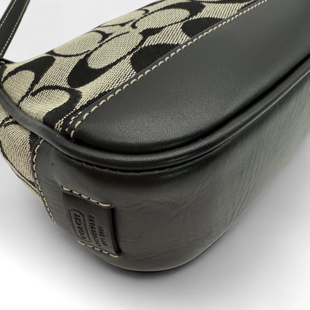 Coach Pochette black leather details monogram beige