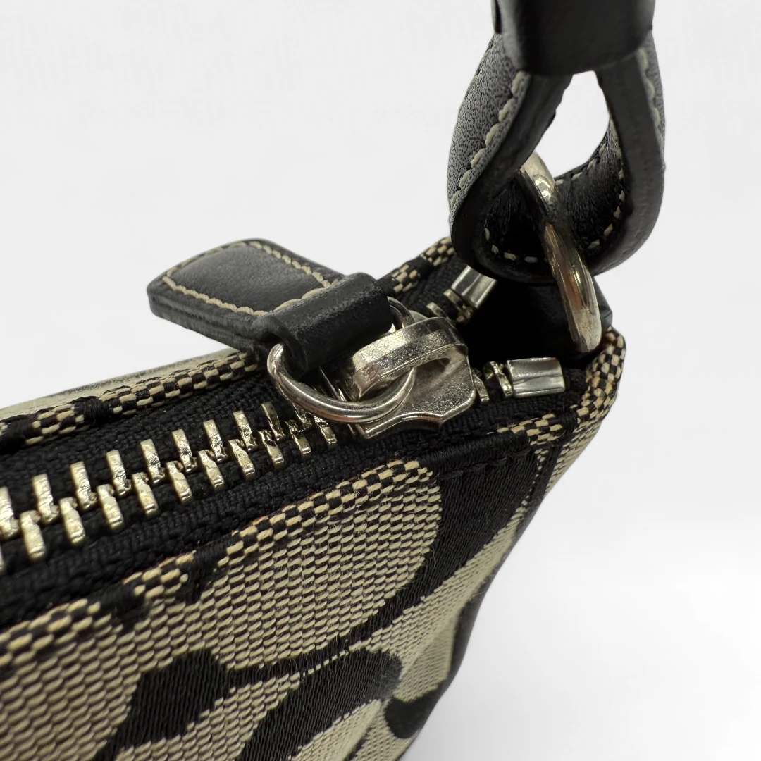 Coach Pochette black leather details monogram beige